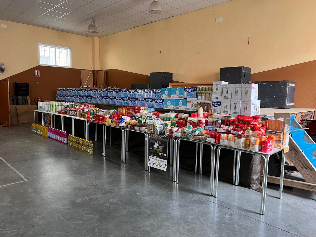 Las ayudas están llegando y la solidaridad de Benalua está dispuesta. 
Gracias por hacernos partícipe. Hasta mañana!! <a href="/AytoBenalupCV/">Ayto Benalup CV</a> <a href="/U_D_Almeria/">UD Almería</a> <a href="/realmurciacfsad/">Real Murcia CF</a>