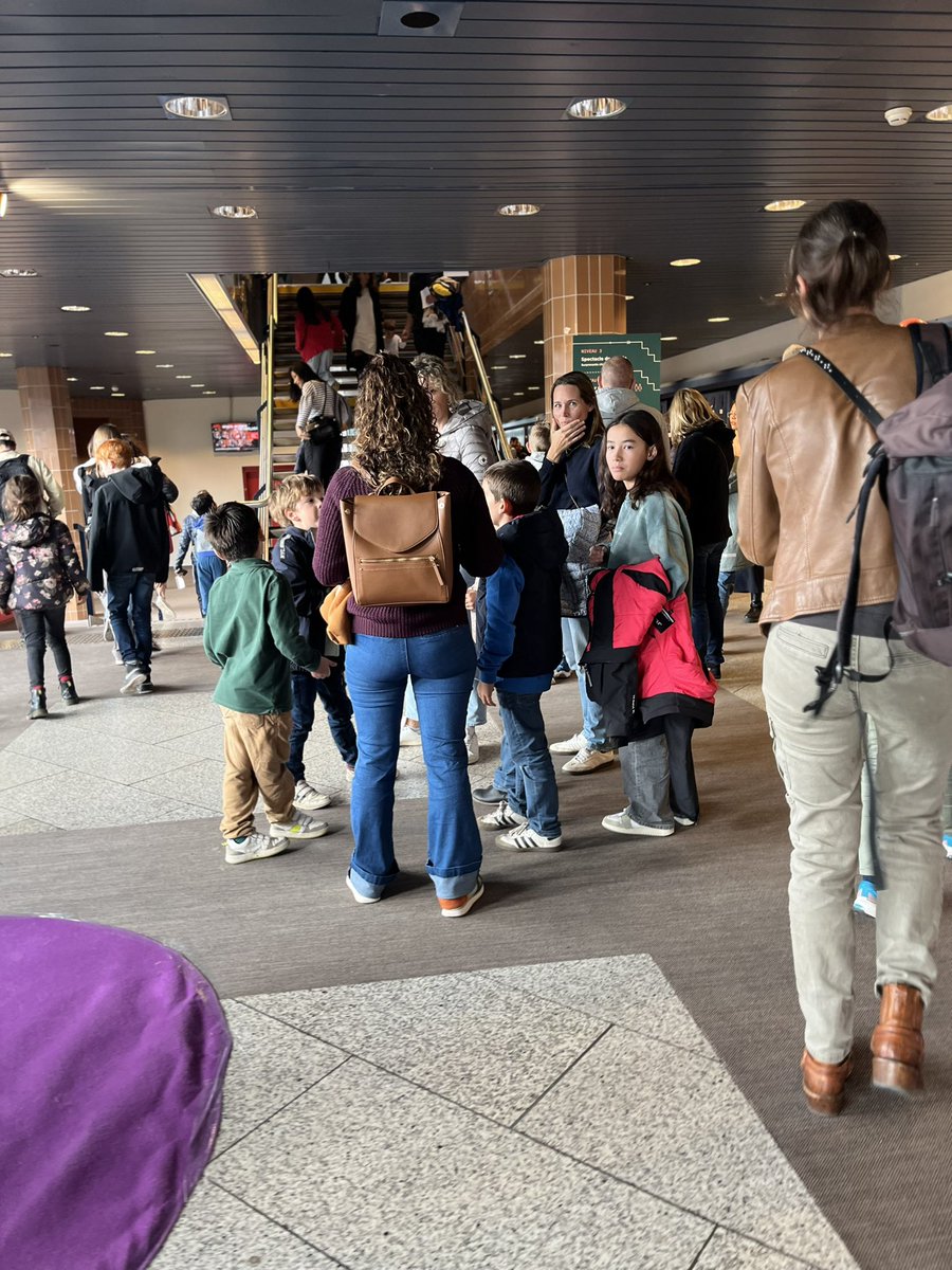 EPFL_SPS's tweet photo. Il y a du monde #Scientastic @EPFL , ateliers, conférences, spectacles, stands et visites de labos et bien d’autres accueillent un public enthousiaste de https://t.co/Xybhs7q3Rz et de https://t.co/uEdGf5KOm2. https://t.co/tiJUW2v86S