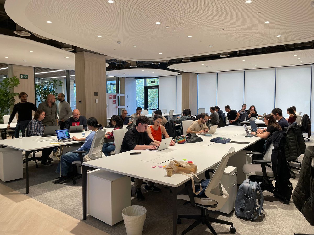 codurance_ES's tweet image. Hoy en Madrid junto a Iberia dádole duro en el  #CodeRetreat 🤘