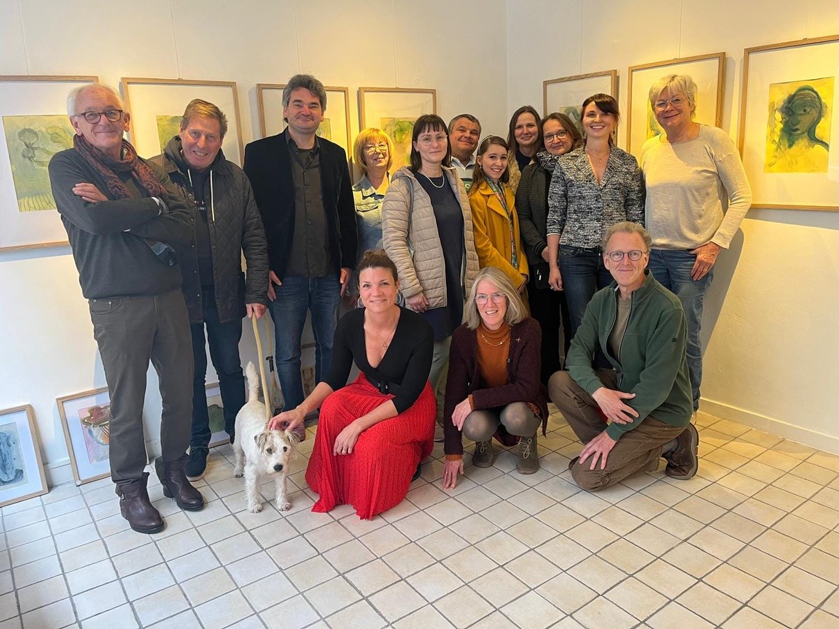 Ida__Iris's tweet photo. On October 12, the opening of my exhibition "Flow" took place in The Hague, in Gallery 44.
https://t.co/FZKEe6xiyj
Many thanks to the organizers. Many thanks to Doortje, Hetty, Passcale, Gert, Hanna for organizing and helping.
#Galerie44 #DenHaag #idairis #artist #soloexhibition https://t.co/J4VLozy03E
