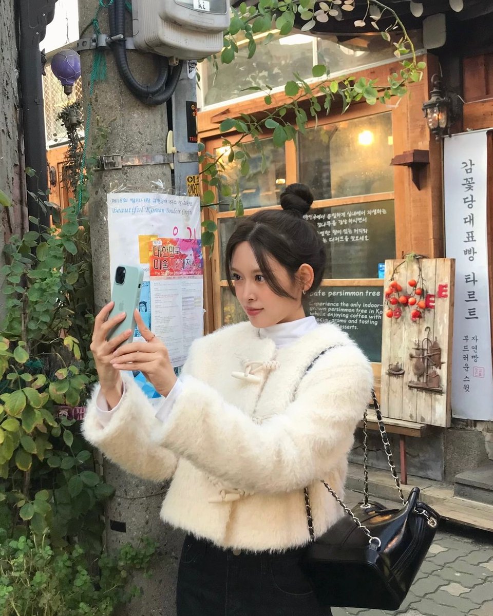 KOEUNLOOKS's tweet photo. #koeun 🤍 https://t.co/gkYzmkYjCd