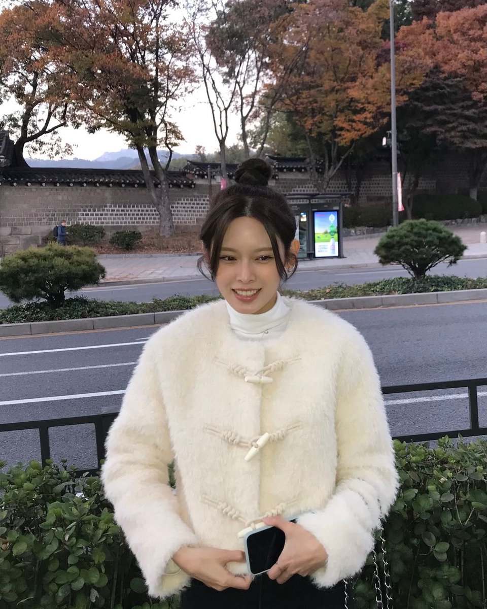 KOEUNLOOKS's tweet photo. #koeun 🤍 https://t.co/gkYzmkYjCd