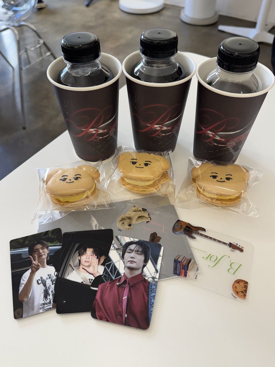malrangingya's tweet photo. 로맨티스트 존비킴씨 생일 축하드려요~
존비킴으로 가득찬 공간 사랑을 느낄 수 있었어요🤍🖤

#B가_있어_완성되는_하루
#B_FOR_BIRTHDAY https://t.co/IUmGbajzG3