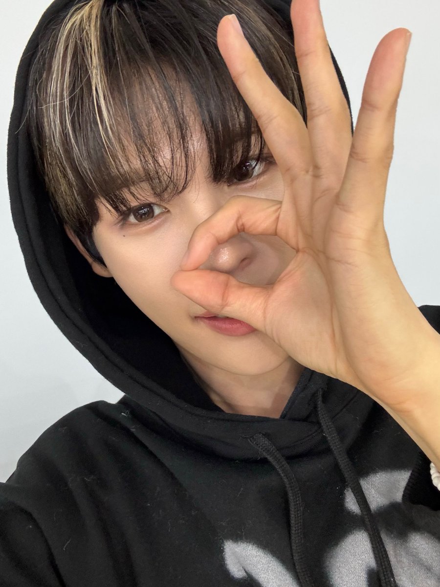 [#규민🐶] 

찰칵📸

#XODIAC #소디엑 #GYUMIN #규민 
#똑똑똑_귬이등장