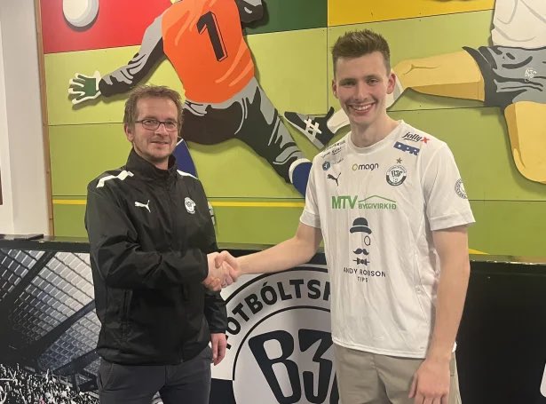 ✍️ x 2 x 2 years 🤝
B36 have signed 2 new players, both on a two year contract.
International defender, Heini Vatnsdal, comes from KÍ.
And midfielder, Ragnar Samuelsen, is back at B36 , after being away from our club for 2 years.

Give them a warm welcome 💪