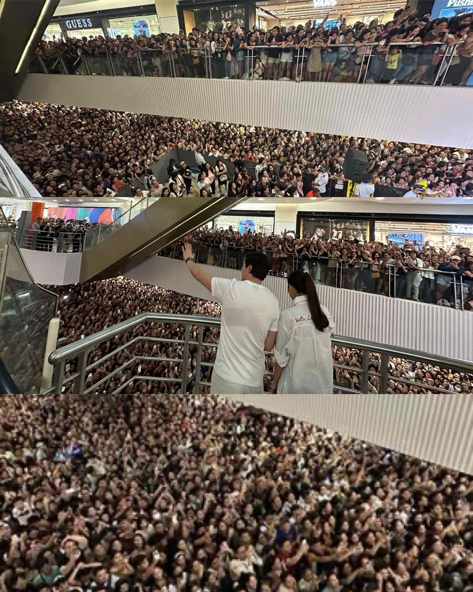 kowalerts's tweet photo. WHAT A CROWD!!! for #HelloAgainTour in SM City Cebu 🔥🔥🔥
#HelloLoveAgain #KathDen https://t.co/YCCgCKNUq3