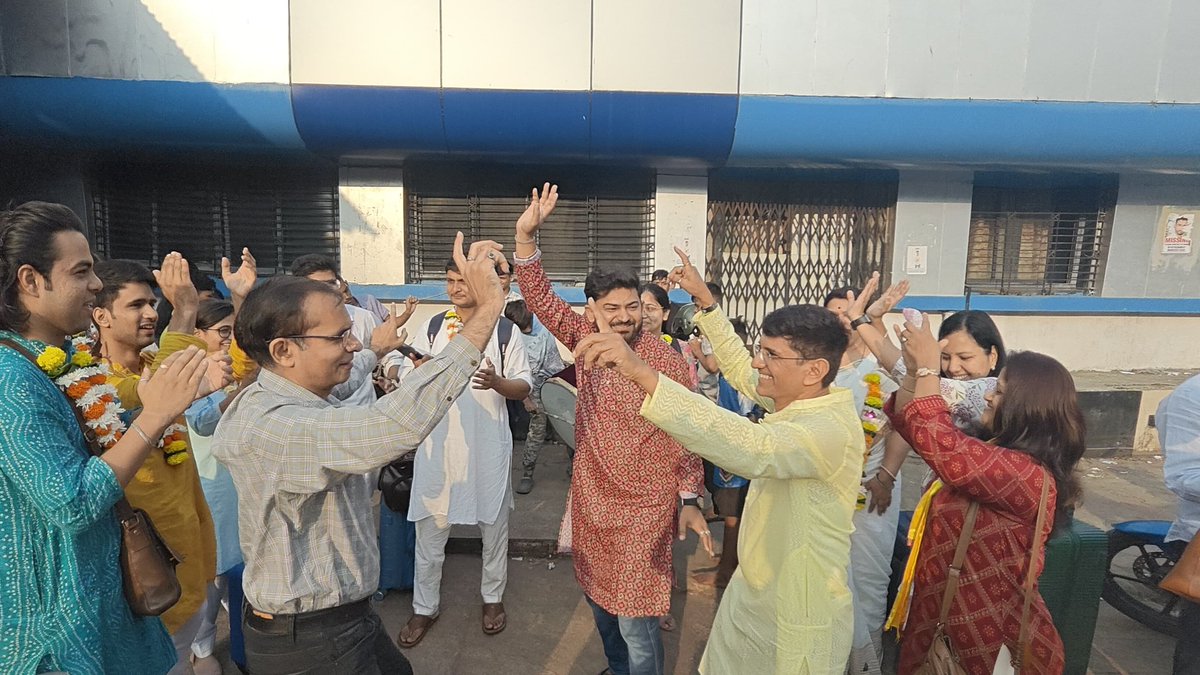 Pcdashram's tweet image. आश्रम के मुंबई परिवार ने आदरणीय गुरु माँ एवं परिवर्तन टीम का किया अद्धभुत स्वागत... 

सभी मुंबई वासियों के लिए &apos;कृष्ण&apos; प्रस्तुति
APSEE Auditorium, Mumbai

संपर्क सूत्र : 9004566678, 9769073784