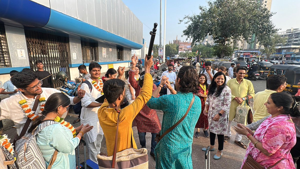 Pcdashram's tweet image. आश्रम के मुंबई परिवार ने आदरणीय गुरु माँ एवं परिवर्तन टीम का किया अद्धभुत स्वागत... 

सभी मुंबई वासियों के लिए &apos;कृष्ण&apos; प्रस्तुति
APSEE Auditorium, Mumbai

संपर्क सूत्र : 9004566678, 9769073784