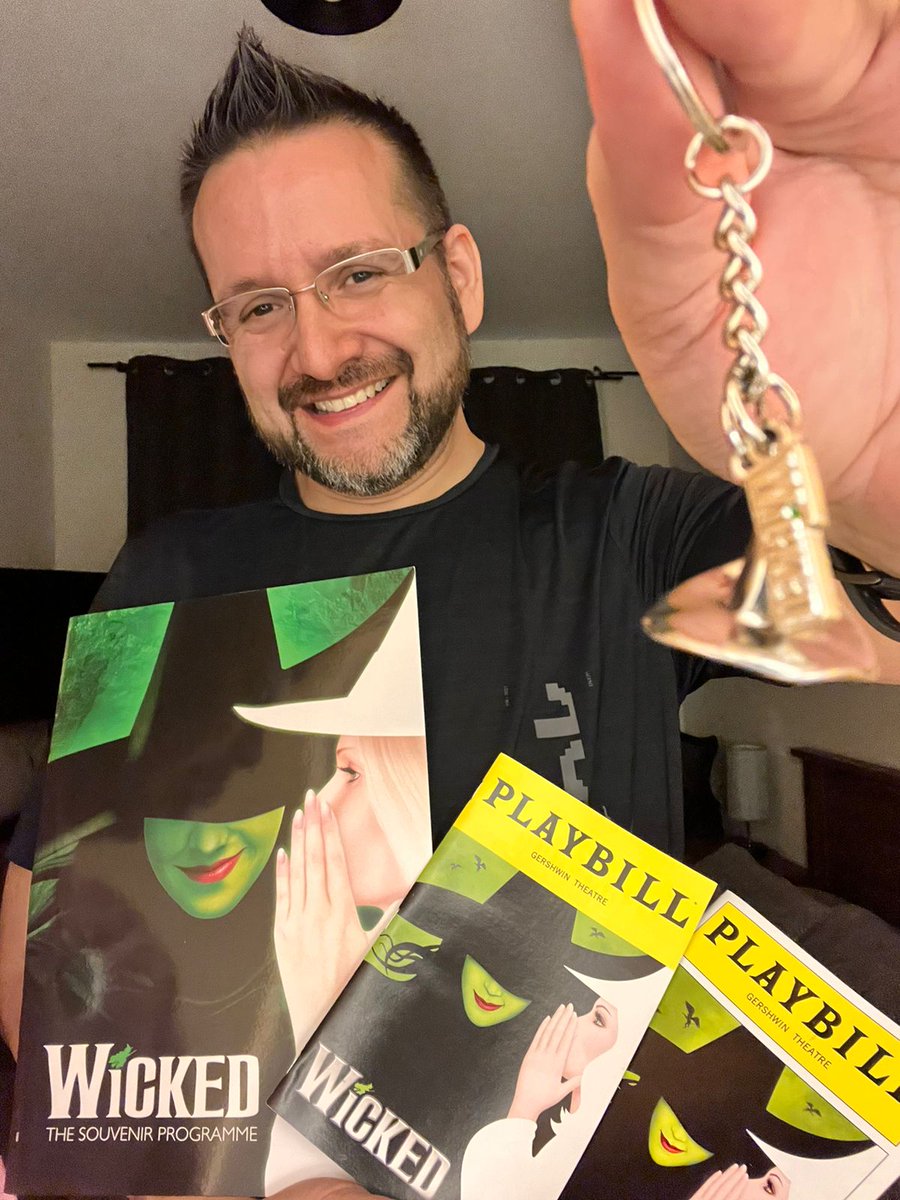 Chris_Stiker's tweet photo. @CliickE Soy fan de Wicked desde el 2015, por favor invitenme a desafiar la gravedad con ustedes! https://t.co/Pfmv4WVZVH