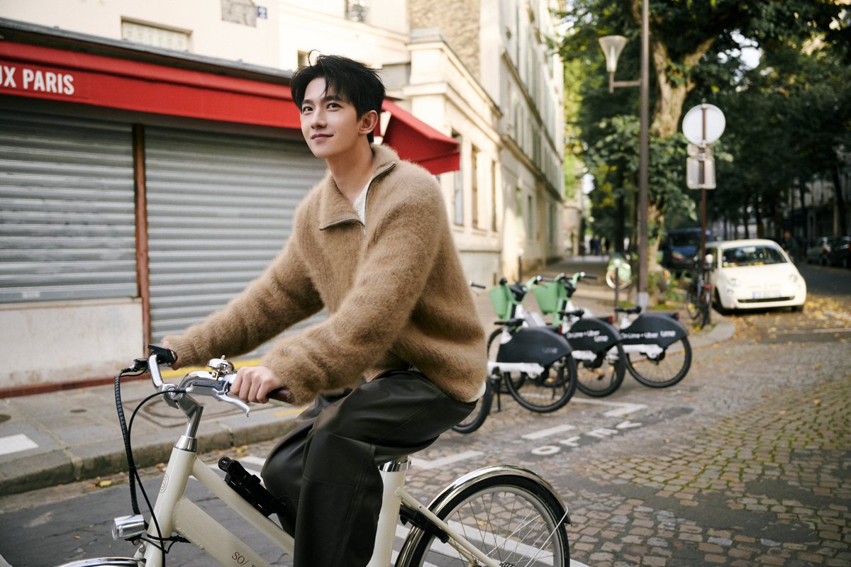 yangyang_tweets's tweet photo. 241109 ➙ #YangYang's team shared new snaps🍁

#杨洋 #YangYang杨洋 #หยางหยาง https://t.co/GMnU0jXBOQ