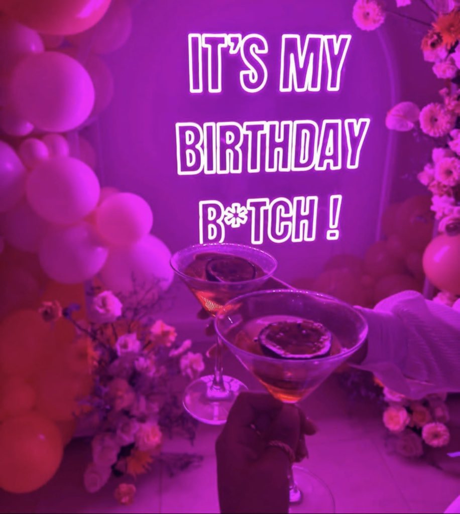 kaiis_interlude's tweet photo. A bitch fully legal !!!! Drinks on me 🥂 https://t.co/XG9XgdHjVw