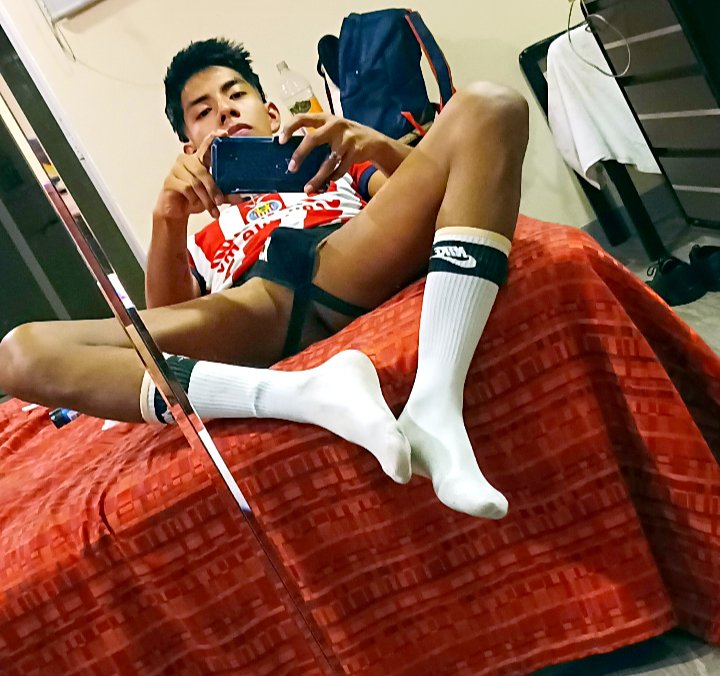 Porqué sí, es rico irse a jugar a fútbol con tus compas y llevar suspensorio para estar cómodo y que se transparente el short.
Rt. Para más 
<a href="/Funny_MXXX/">Cabinas Funny MX</a> @radargaymx <a href="/XXXaRRoz/">aRRoz ツ con popotE 🌈</a>  <a href="/gaymxxx/">⬆🔥40K🔥⬆ 🅱️🅱️K</a>