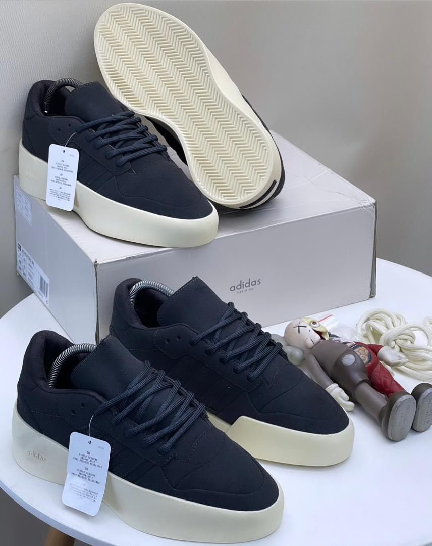 AuntyLarah's tweet photo. Good morning tweethearts, how are you today? Please, if any of my business posts crosses your timeline, kindly repost. God bless you 🙏🏽!!!

Available 🔥🔥

36,000 Naira Only!
Available in size 42—-46
Fully boxed

No POD 🙏🏽
Delivery nationwide 

Kindly repost 🙏🏽 https://t.co/M0O5AsngGn