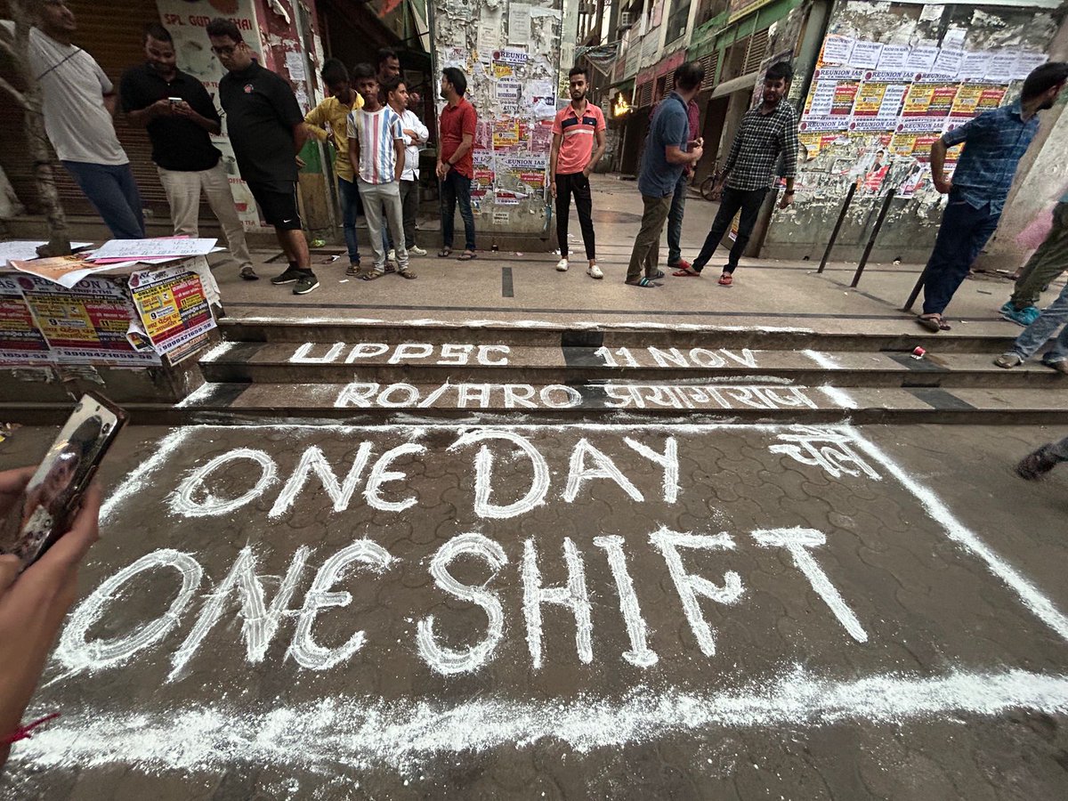studyforcivils's tweet image. UPPSC के RO-ARO और UP PCS की परीक्षा एक से अधिक शिफ्ट में एग्जाम कराने के फैसले के खिलाफ दिल्ली के नेहरू विहार में प्रदर्शन 

#UPPSC_ROARO_ONESHIFT 
#NONORMALISATION
#uppcs2024 #uppcs
