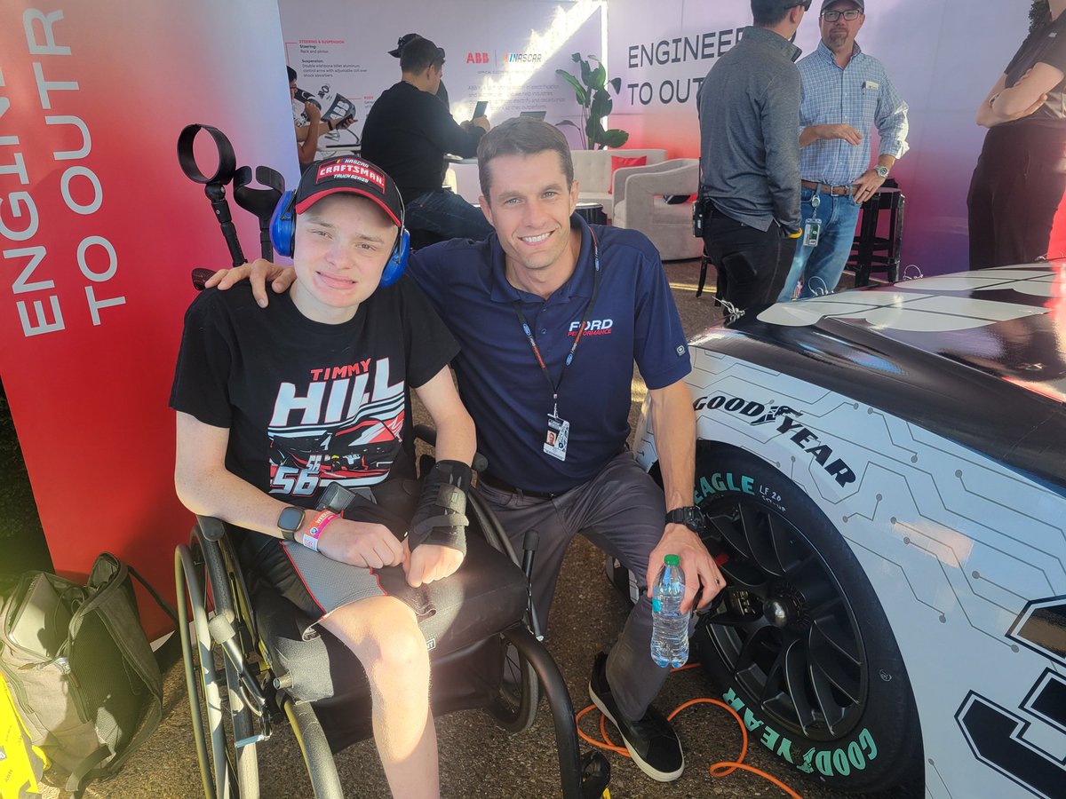 Hockey_NF_Mom's tweet photo. Racing is family and we got to see @DavidRagan and Fred this afternoon, plus an electrifying exhibition car. @kwajcarps 

#imwithTravis #alwaysracing #MoreNotLess #racingisfamily #ikNowaFighter #TeamTravis #NASCAR #EndNF https://t.co/DatjL547xM
