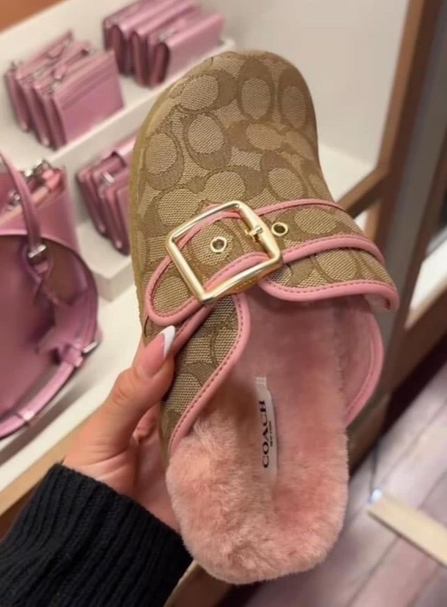 realbbymula's tweet photo. Dont walk  RUN TO COACH and get theseee 😍😍 https://t.co/wYEjMH3pBP