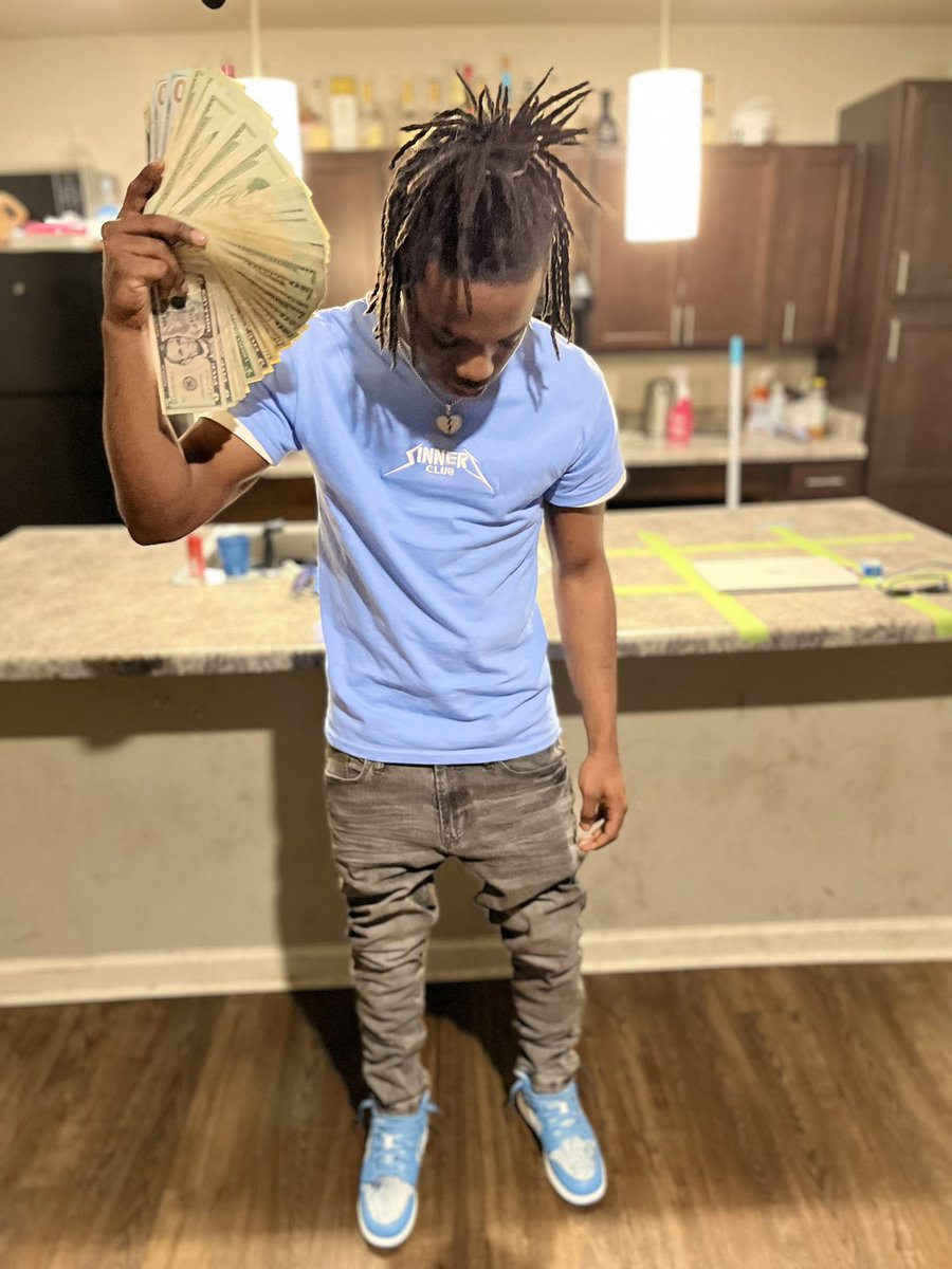 compodasavage4's tweet image. They don’t like me they love me 🤕💙 
#jaycompo #upcomingartist #chicagowave #viralartist