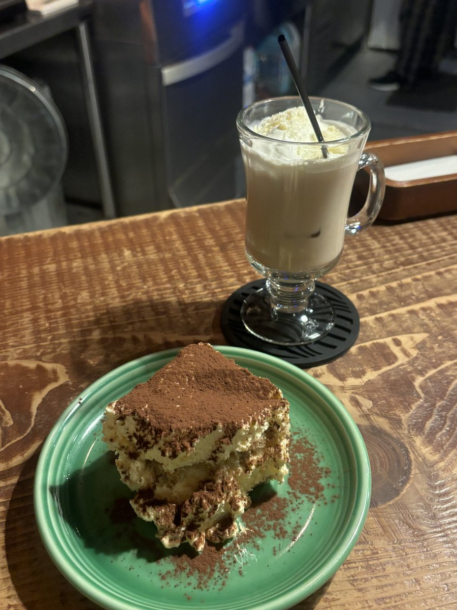 oeu_ch0's tweet photo. 아 행복 … ♡
오랜만에 호텔 같이 일했던 친구 만나서
실컷 떠들다가 집에 와땅
😗😗😗 https://t.co/Zuifbk518p