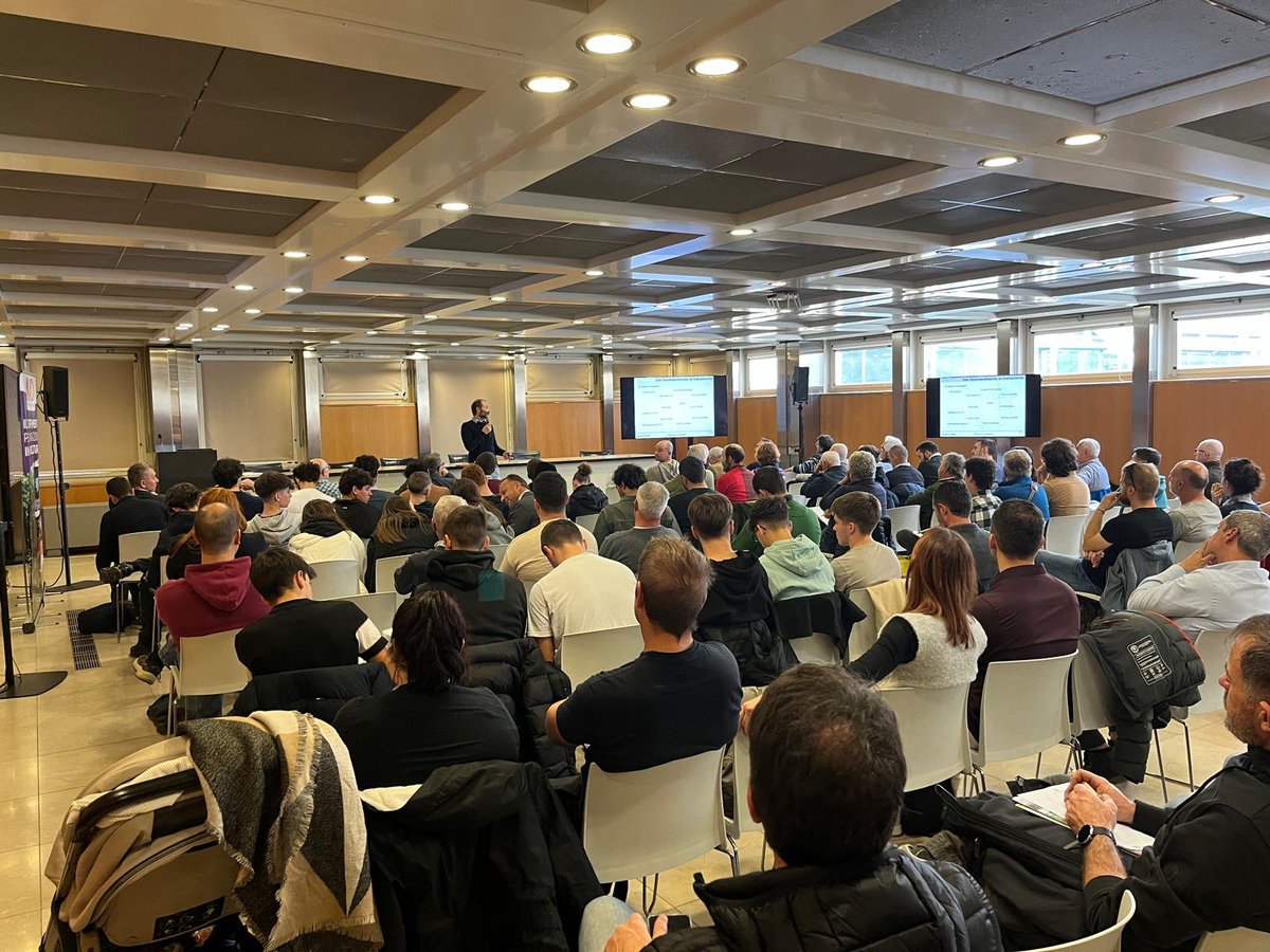 marinello_unipd's tweet photo. #EIMA2024 is a great event to meet producers, students and colleagues. 
...and also to speaking about #AI, #sensors, #drones, electronic noses and new technologies for the future of #agriculture. 

#AgTech @FederUnacoma @news_LIA https://t.co/x0D7PngQxw