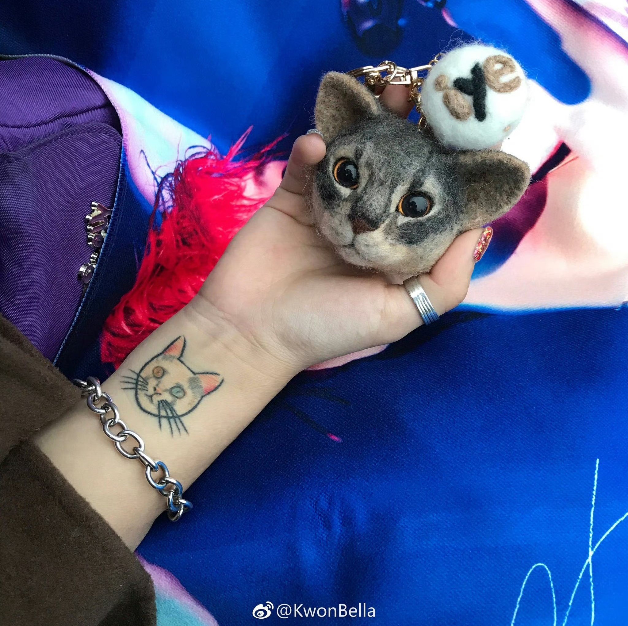 Babyさん専用❤︎G-DRAGON(左側) Babyさん専用❤︎G-DRAGON(左側) 📕 • Celeb : @xxxibgdrgn
