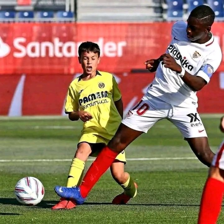 U-12 villarealli oyuncunun kariyerini u-12 sevillalı oyuncu bitiriyor hd izle