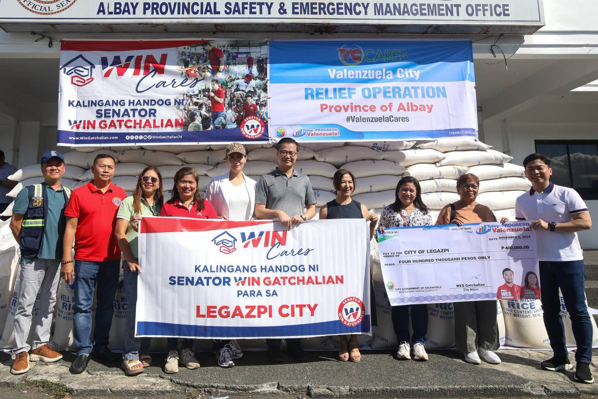 valenzuelacity's tweet photo. TINGNAN: Ang ating #VCCares team, sa pangunguna ni Senator WIN Gatchalian, Vice Mayor Lorie Natividad-Borja, at Councilor Ricar Enriquez, ay nagtungo ngayong araw, Nobyembre 9, 2024, sa Probinsya ng Albay upang ipaabot ang tulong pinansiyal mula sa Lungsod Valenzuela para sa mga nasalanta ng bagyong #KristinePH, kabilang na ang mga Munisipalidad ng Guinobatan, Daraga, Polangui, Oas, at ang ating Sister City, Lungsod Legazpi.
Pormal na tinanggap ni Albay Acting Gov. Baby Glenda Ong-Bongao at ng Albay Provincial Safety and Emergency Management Office (APSEMO) ang nasabing donasyon.
#ValenzuelaCares #Valenzuela
