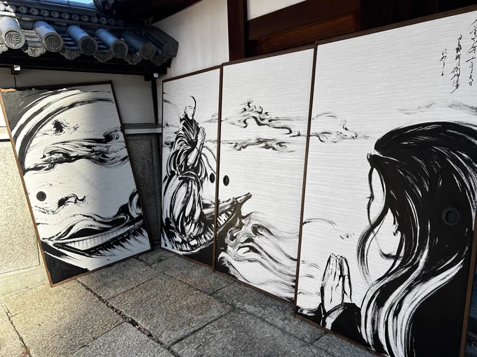 本日は「てらギャラin下寺町」での襖絵制作にお立ち寄りいただいた皆様、
誠にありがとうございました!

淨國寺の皆様、色々と気を使っていただき大変お世話になりました。

法然上人が小舟の上で、遊女の方に教えを説く場面を仕上げました。 