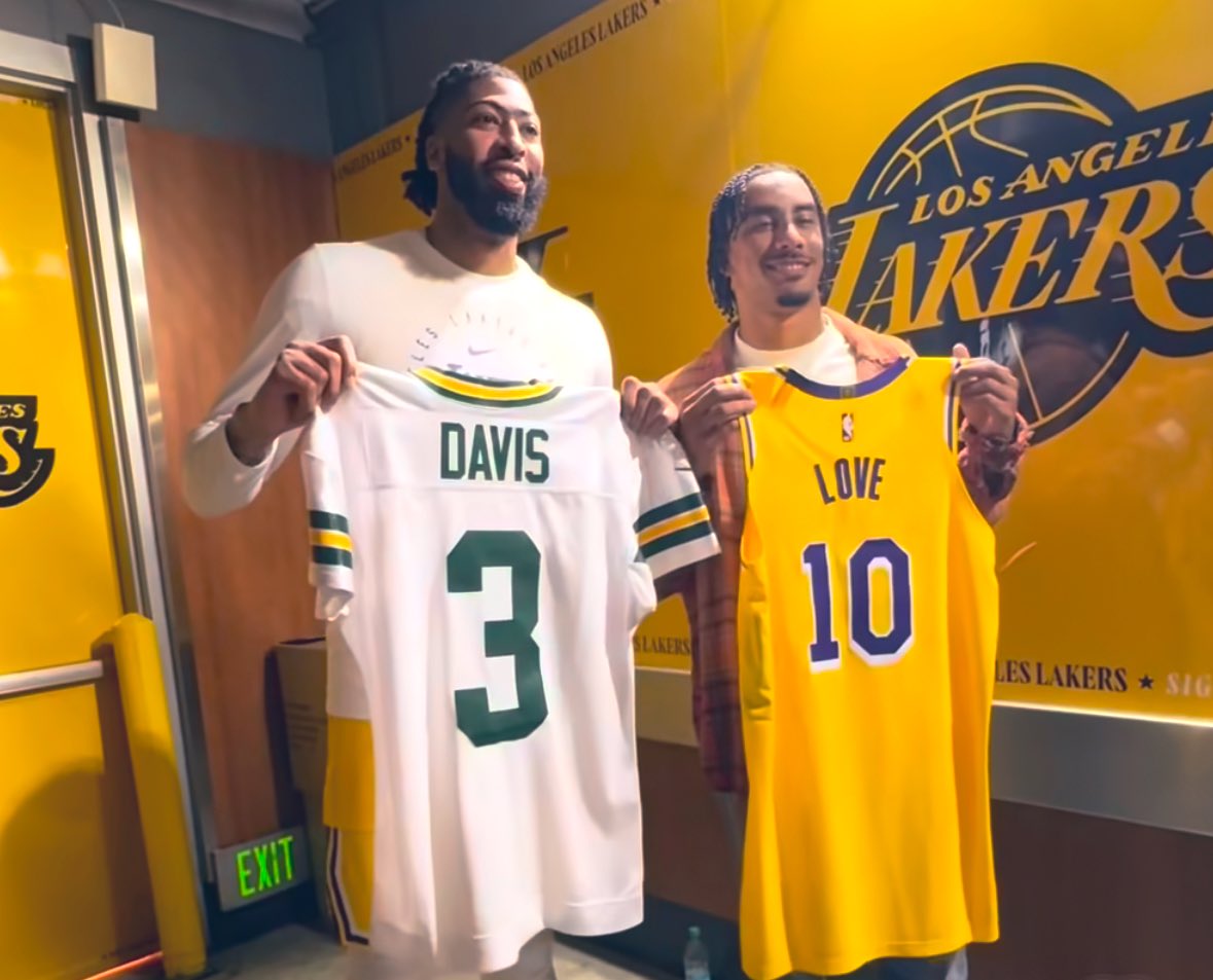 J Love gets his Lakers jersey ☀️🧀