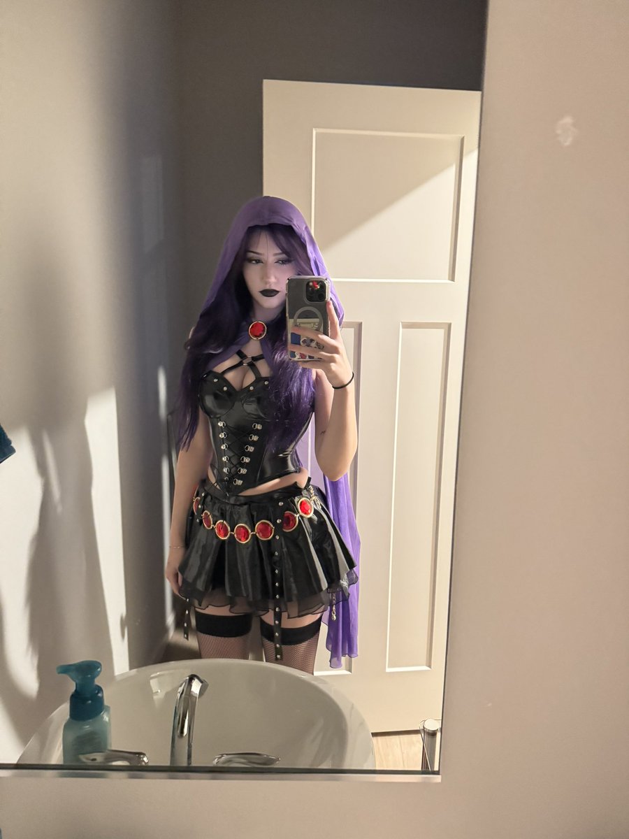gh0strai's tweet photo. My Raven cosplay on Halloween 🙋🏻‍♀️ https://t.co/UdafskhDcn
