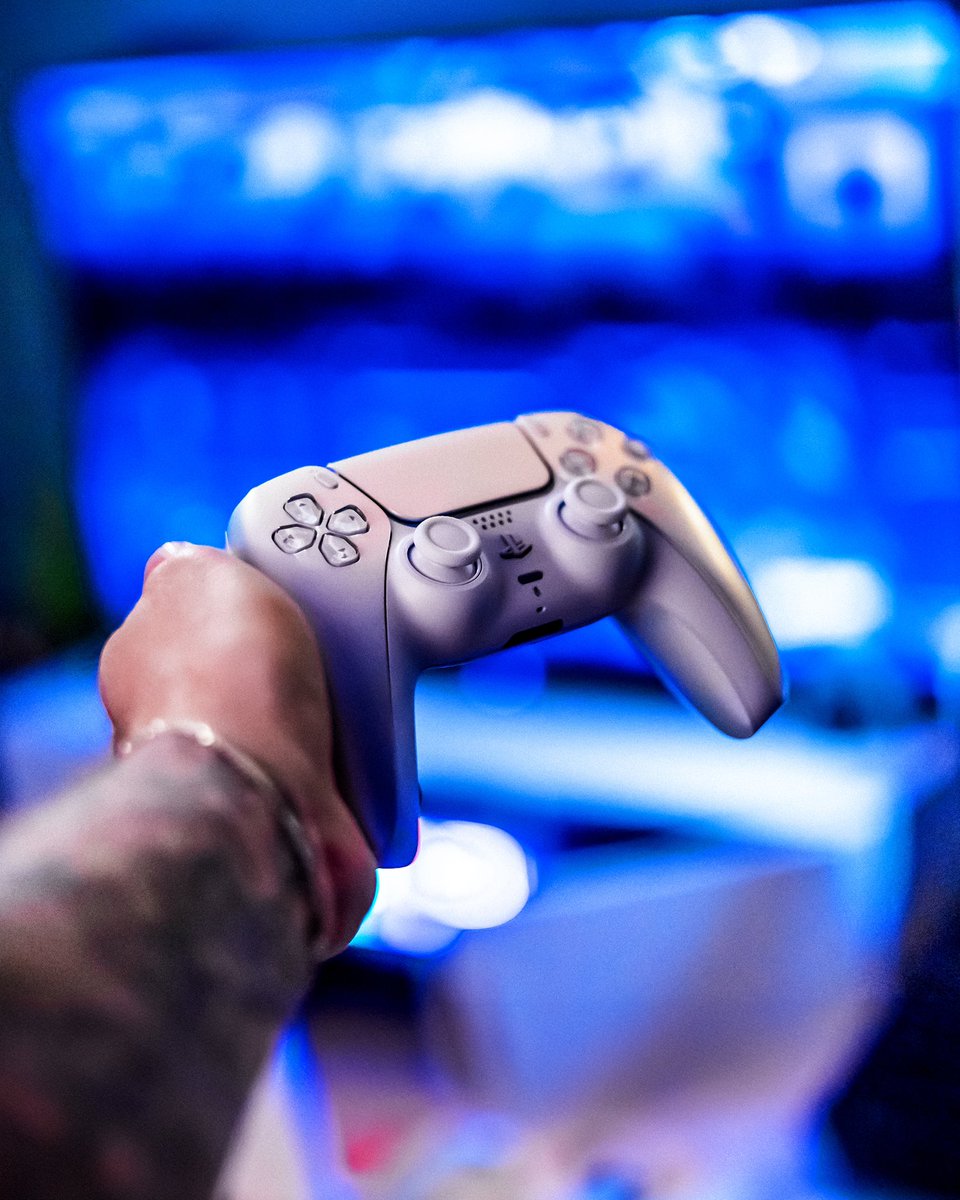 cantonparker's tweet photo. This. Is. Beeeeautiful. 😍 The new Chroma Collection is just something else. 💙 @PlayStation_SA #PlayStation #ChromaCollection https://t.co/fNw7AahS2N