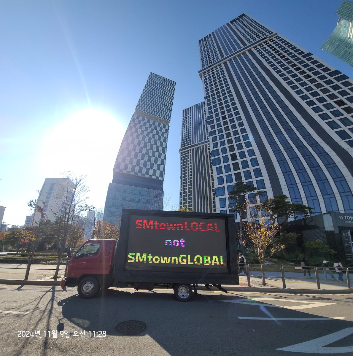 RIIZE_EUROPE's tweet photo. 3/4

BRING SEUNGHAN BACK TO RII7E
@SMTOWNGLOBAL @ng_apparel_kr
#항상승한이편
#SM은_최악_회사다
#BOYCOTT_NationalGeographic https://t.co/Pwwk9eNnAx