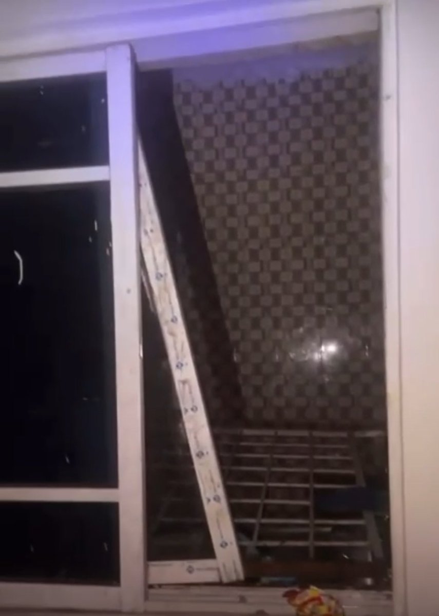heavy_staker's tweet photo. @HopeUzodinma this is happening to your state @officialEFCC boasting into people apartment at night, this is criminal offense, EFCC when will you stop this criminal activities @HarrisonBbi18 @chiditweets042 @DavidHundeyin @FS_Yusuf_ @PoojaMedia @DAMIADENUGA https://t.co/Afhi8IgLBb