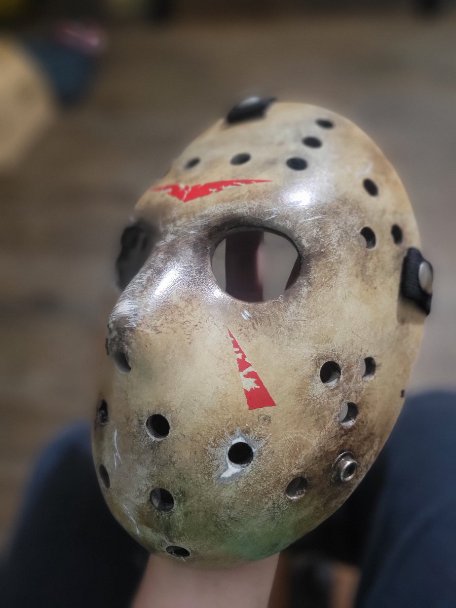 Mr_Mysterious05's tweet photo. FINALLY got myself to paint this thing after having it under my bed for about a year. I bought the blank mask, straps, and chevrons from FEAR CITY CREATIONS, who I believe was formerly called JDF Studios.
#Fridaythe13th #JasonVoorhees #jasonmask #hockeymask https://t.co/oIhGBCTlru