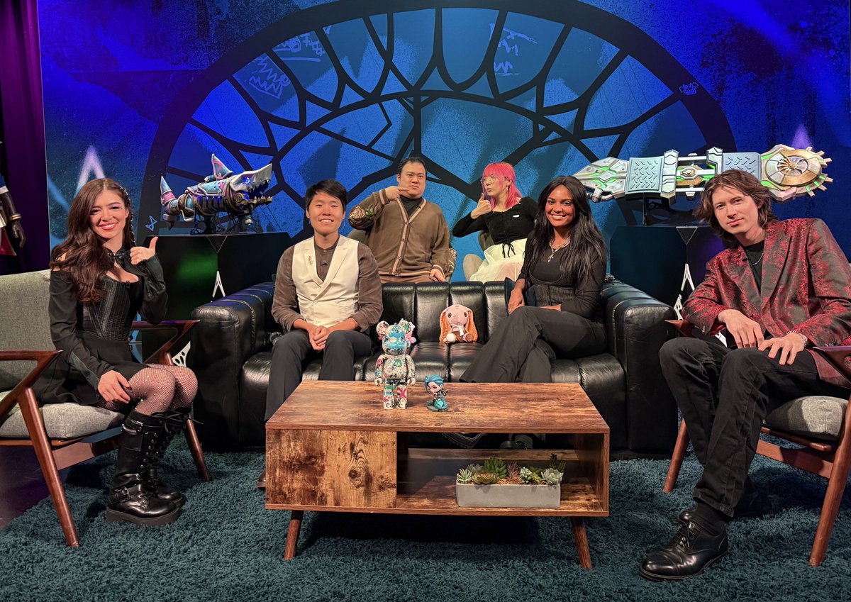arcaneshow's tweet photo. Tune in to the Global Community Premiere pre-show for cast interviews, sneak peaks and more! #ArcaneWatchParty 

Live now with @OfflineTV and @ChrissyCostanza: https://t.co/KEcKDldFbx https://t.co/HnPZ6aOBPX