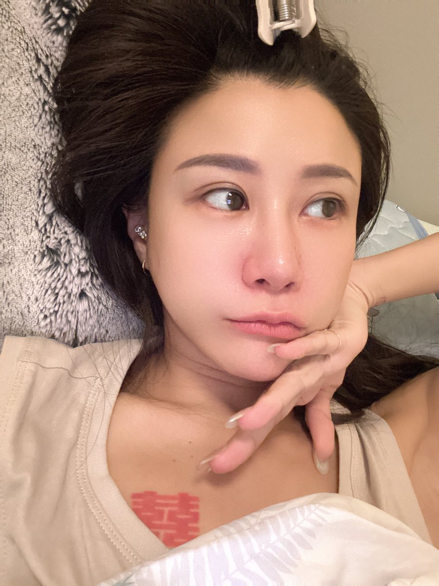 最近很累，但問題不大 
可能只是少了它的陪伴 
溫暖的被窩🥺  

#週末  

𝕁𝕍𝕀𝔻 🔍 𝕗𝕒𝕟𝕝𝕒𝕣𝕒𝟙𝟚𝟚𝟛   
【LINE】https://t.co/JHpyc26FOu 
【JKFace】https://t.co/Z43zkXrnnu https://t.co/BvP5t37h1i