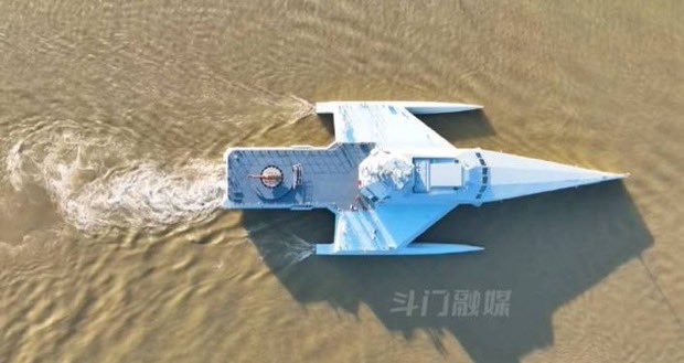 AlFaitAccompli's tweet photo. 🚨#BREAKING China Unveils JARI-USV-A ‘Tiger Shark’ Combat Drone Vessel at Zhuhai Airshow

The #China State Shipbuilding Corporation (CSSC) has revealed its advanced JARI-USV-A “Tiger Shark” unmanned combat vessel at the Zhuhai Airshow in a global debut. This 58-meter, 500-ton trimaran is equipped with AESA radar, vertical launch systems (VLS), and an unmanned helicopter, boasting a range of over 4,000 nautical miles. Designed for versatile operations, the Tiger Shark is capable of anti-ship, anti-submarine, and anti-air missions, pushing the boundaries of autonomous maritime warfare.