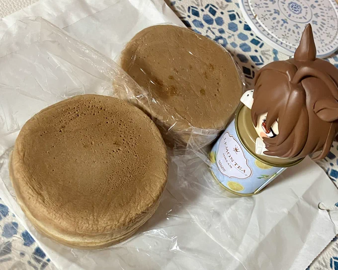 見て見てオンさん、回転焼(白あん)だよ。ベイクドモチョチョとも呼ばれているんだよ 