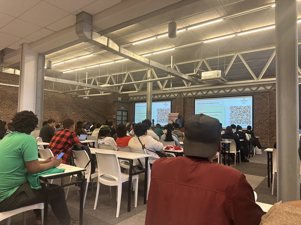 mayeedwin1's tweet photo. I have grown fond of the amazing tech community in Cape Town, can’t miss engaging these brilliant folks. It’s now becoming family. Can’t wait to speak again later today at #DevFestCapeTown #DevFest2024 cc @GDGCapeTown #MeetMaye https://t.co/SkWIi58JYu