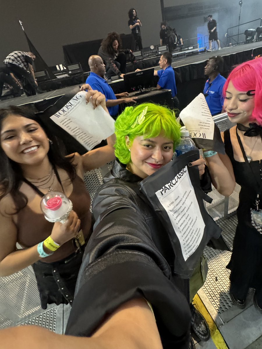 inbloomrose's tweet photo. Highlights of the day:

- my wristband number being 4 for the b4 we die tour!

- me being picked to ask a question to woosung during q&amp;a???

- woosung saying to get drunk and I immediately got my twisted tea

- 3/3 San Antonio stinkies getting setlists

- woosung hug https://t.co/dK7GI8zYMo