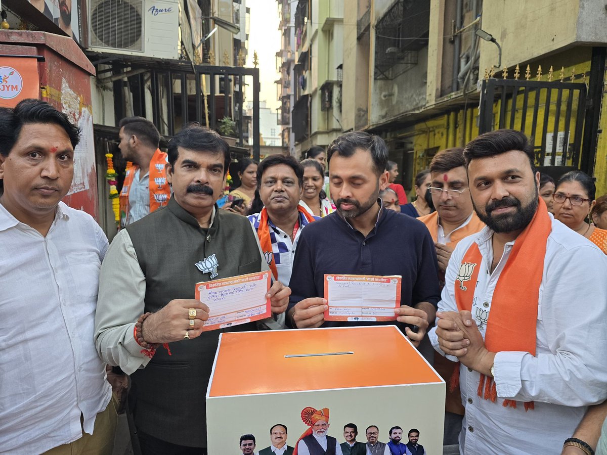 VermaVerma401's tweet photo. मीरा-भाईंदर येथील विकसित महाराष्ट्रासाठी भायंदर पश्चिम मंडळात राष्ट्रीय कार्यकर्ता सदस्य रोह��� सिगल यांच्या नेतृत्वात आणि ��िल्हा प्रभारी रवि तिवारी यांच्या समवेत विविध पदाधिकाऱ्यांची कार्यप्रवणता आहे. https://t.co/tR1Pga7TNB