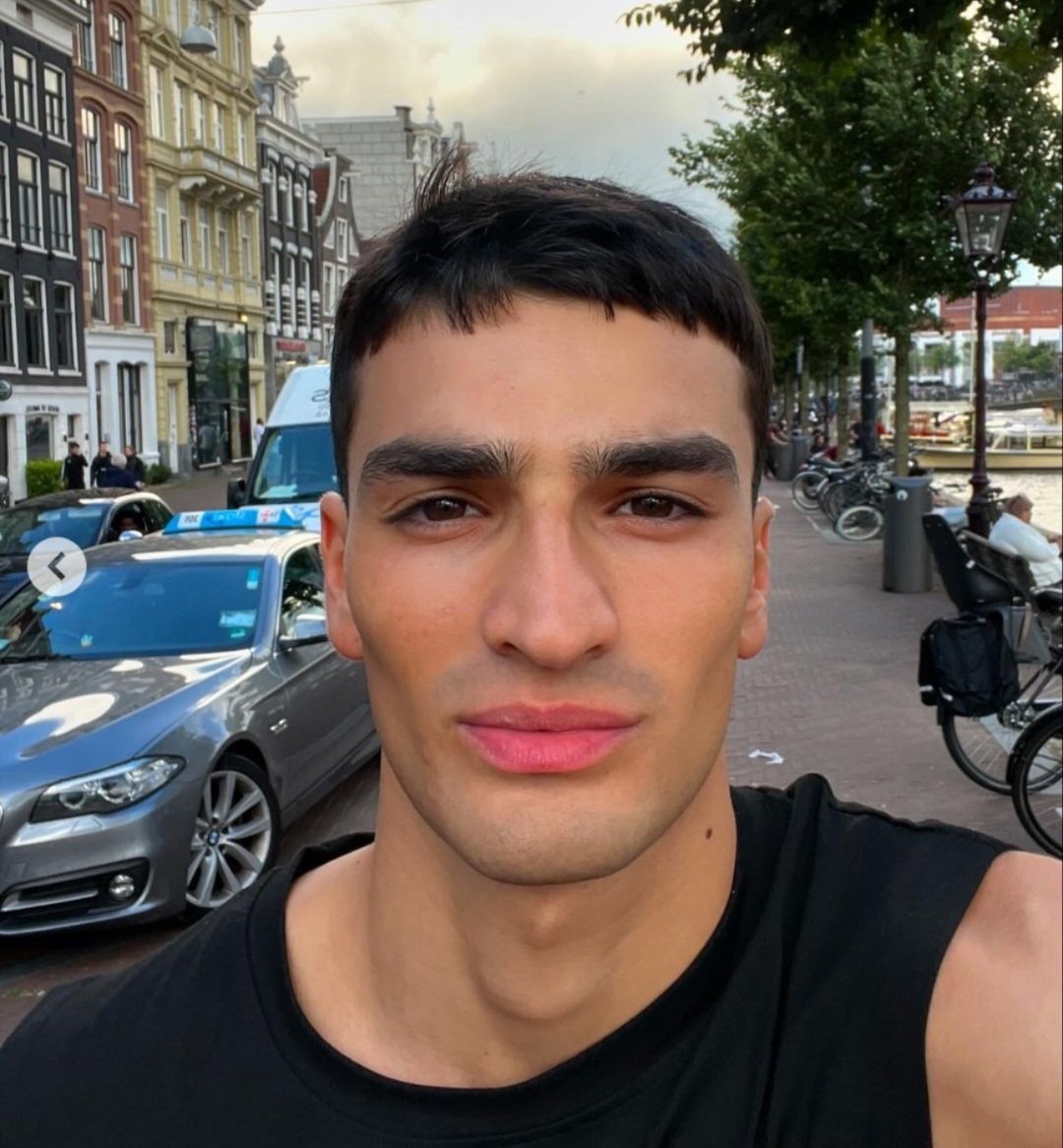 Veendam2017's tweet photo. Deze Hamas strijder heeft Joden belaagd en Amsterdam gesloopt. Je moet er maar naast wonen. WEGSCHOPPEN NAAR DE GAZA STROOK #Amsterdam #Goedenmorgen #Israel #ajamac https://t.co/dSsViLHZhJ