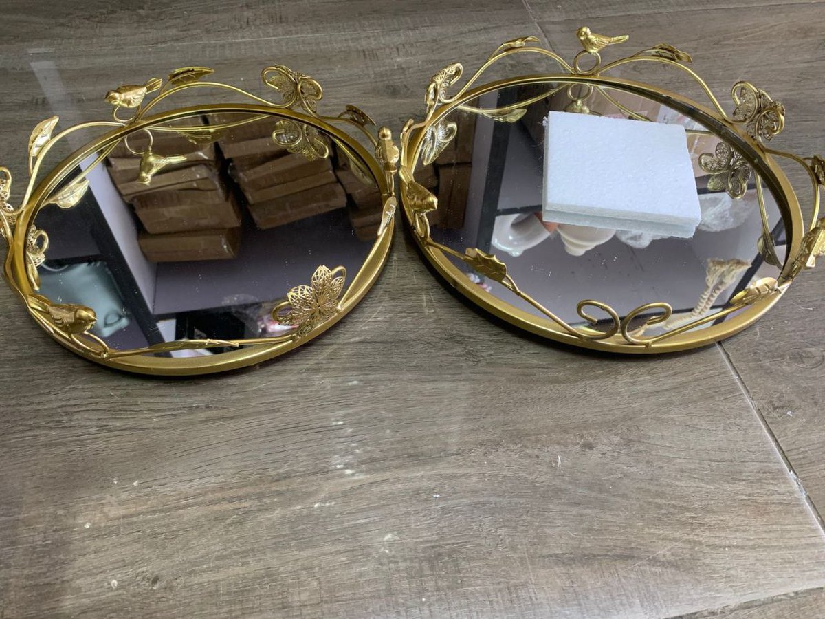 roberts_co_ke's tweet image. #Boniface
#interiorCs
*Circular European Style Decor Vanity Tray*
🔸Decor Golden Storage Tray
🔸Aromatherapy Nordic Tray
🔸Ornament Organizer
🔸Photo Prop
✅ Price 4000/=
0726356857