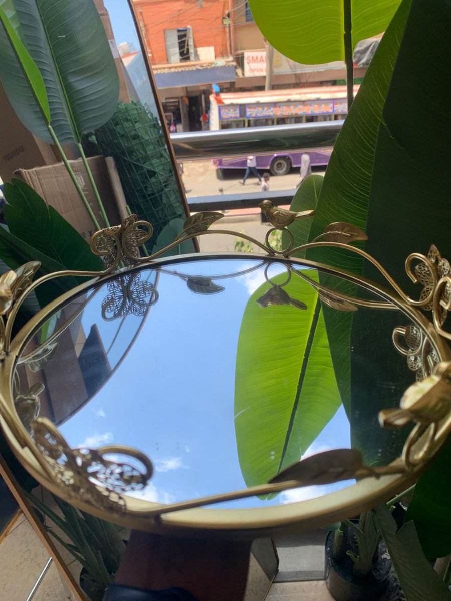 roberts_co_ke's tweet image. #Boniface
#interiorCs
*Circular European Style Decor Vanity Tray*
🔸Decor Golden Storage Tray
🔸Aromatherapy Nordic Tray
🔸Ornament Organizer
🔸Photo Prop
✅ Price 4000/=
0726356857