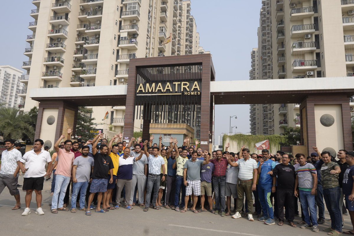 Vijay_Verma's tweet photo. Gautam Buddh Nagar(UP) PS Ecotech 3, Amaatra homes residents protest against the builder on AoA formation delay and maintenance team's bad behavior. @myogioffice @CeoNoida @dmgbnagar @dgpup @tejpalnagarMLA @noidapolice @noidapolice @noida_authority @TOINoida https://t.co/UGIOjn6GCc