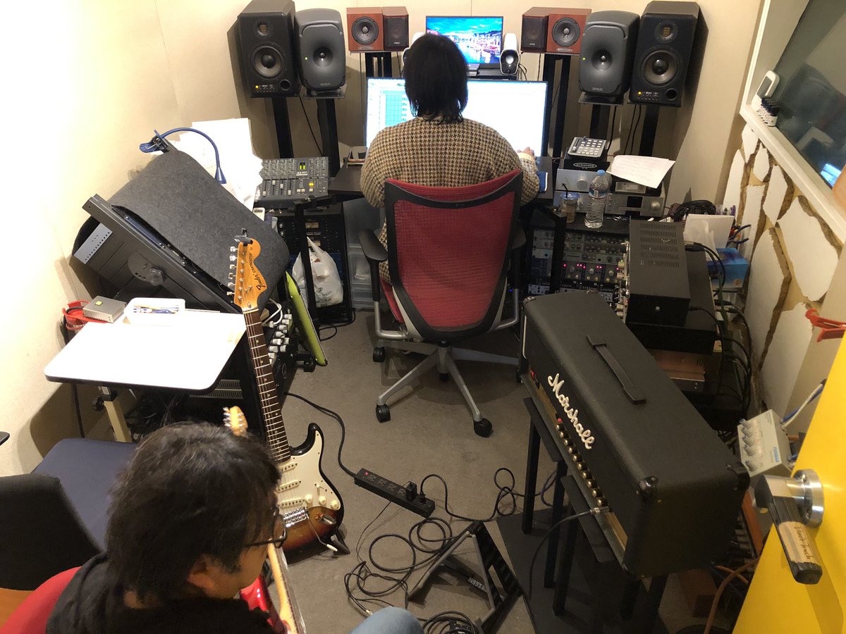 Hop2018hoP's tweet photo. ギタートラックレコーディング中
つうさん順調！
Kivori studio 三軒茶屋 https://t.co/oayVxBlQlo