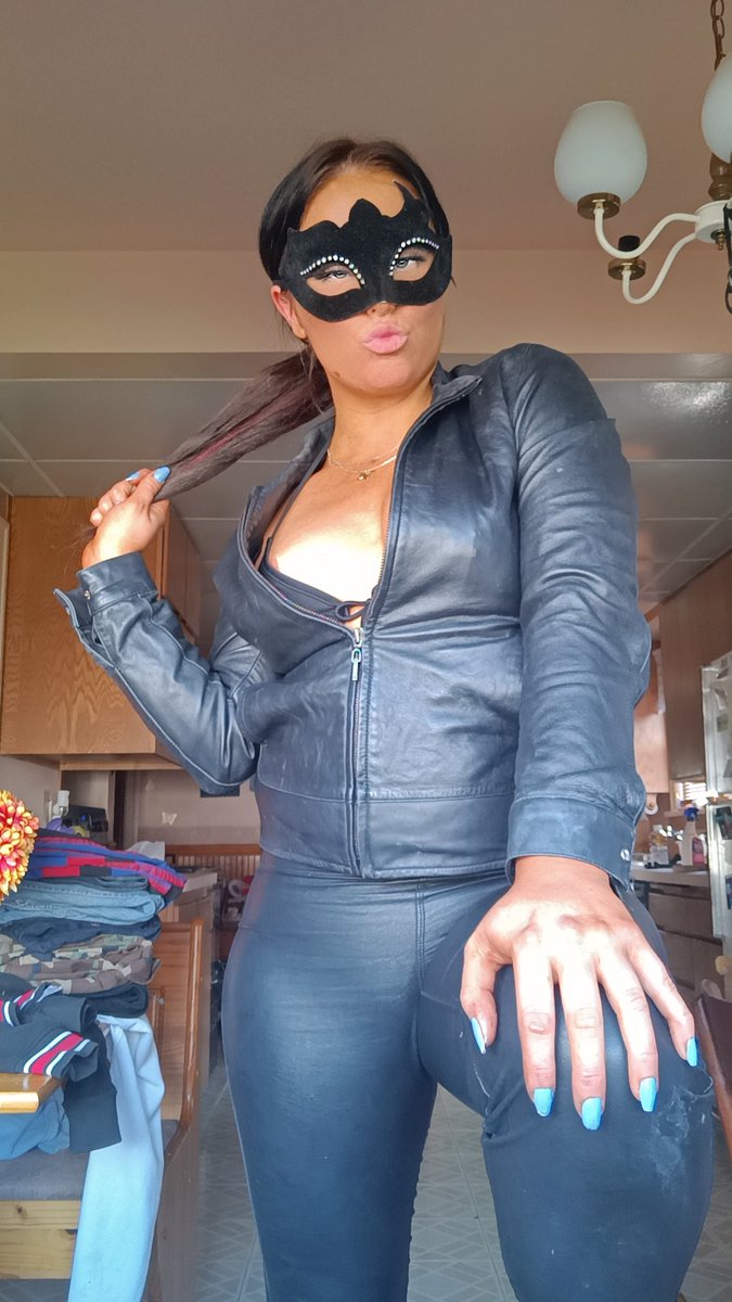 Princessnikkybl's tweet photo. Leather addicts wya 
Fetish tight mask princess brat findom sugardaddy sub dom https://t.co/o5dqbryunP