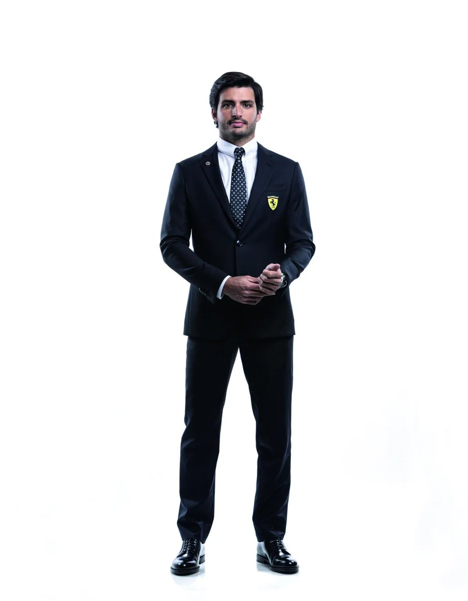CSainzNews_'s tweet photo. 📰 Carlos is in the cover of this month's Gentleman Mexico!

🔗 https://t.co/QThKS2mRuN

#CarlosSainz https://t.co/aLqbuPkN9B