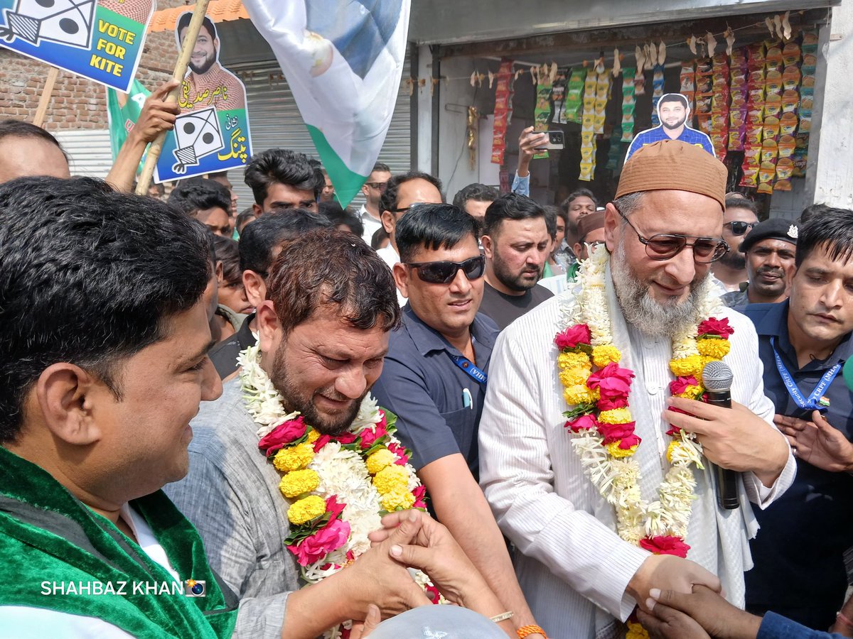 YousufAhmedmoin's tweet photo. Live Update
AIMIM President Barrister @asadowaisi Sahab AIMIM MLA Candidate Naser Siddiqui Sahab Ke Liye Paithan Gate Dalalwadi Ilaqe Me Paidal Daura Karte Hue..
#AIMIM #AsaduddinOwaisi #NaserSiddiqui #PaidalDaura #VoteForMIM #ButtonNumber12 #MaharashtraAssemblyElections2024 https://t.co/knz2oS2eMS
