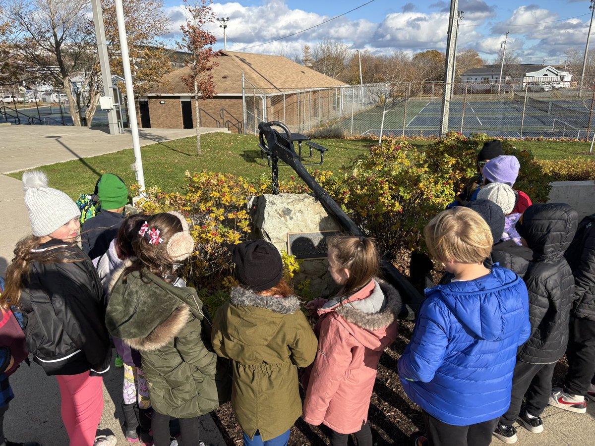 MsHickeysClass's tweet image. Yesterday we visited the cenotaph war memorial at St. David’s Park. It was a beautiful day to pay our respects to all of the brave people who have served in the war. @MorrisAcademy1