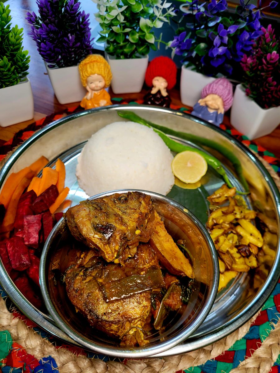 SatapathySilpa1's tweet photo. #Lunchthali
#fishthali
#foodie
https://t.co/0tX27LnnEX https://t.co/rqN9cJnJtx